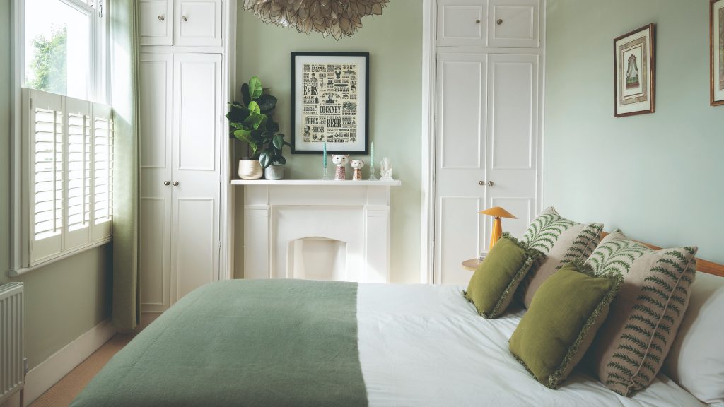 Space-Saving Double Bed Headboard Ideas for Compact Bedrooms