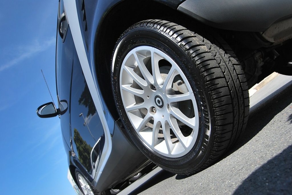 Top Warning Signs That Indicate You Need New Tires